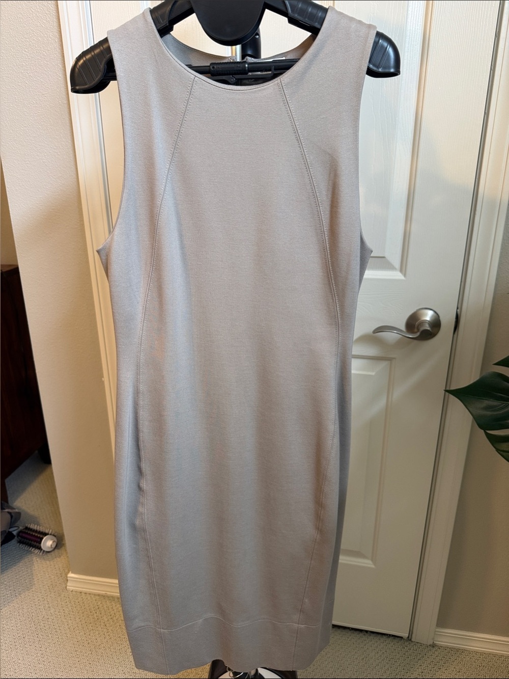 Babaton Sleeveless Midi Sheath Dress in Light Gray